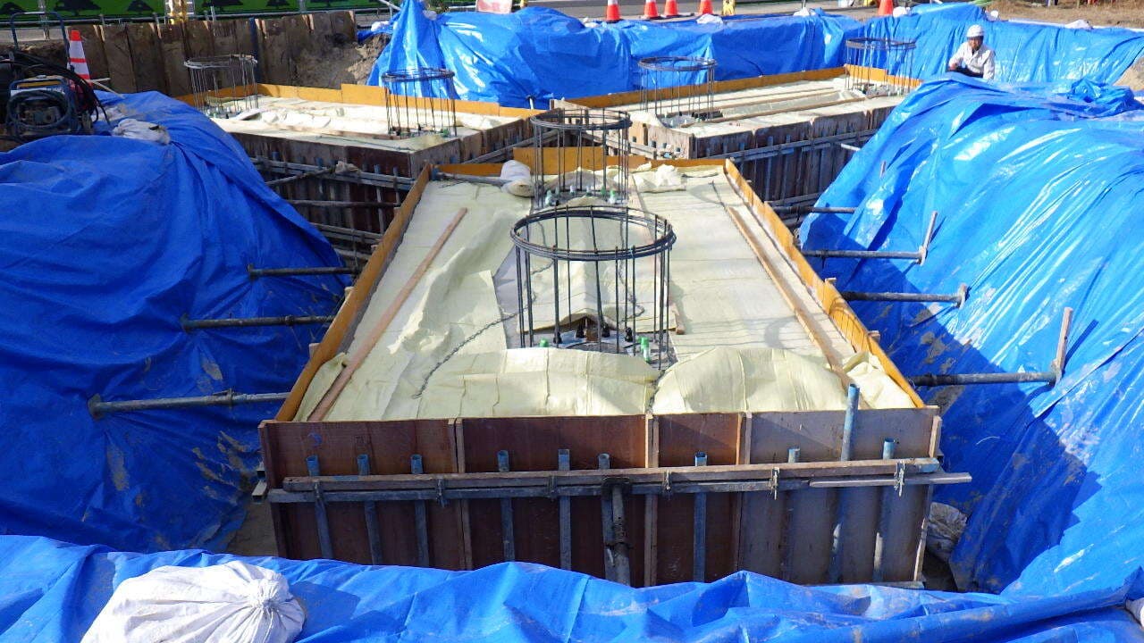 笹川環状1号線交通安全施設整備工事中の写真
